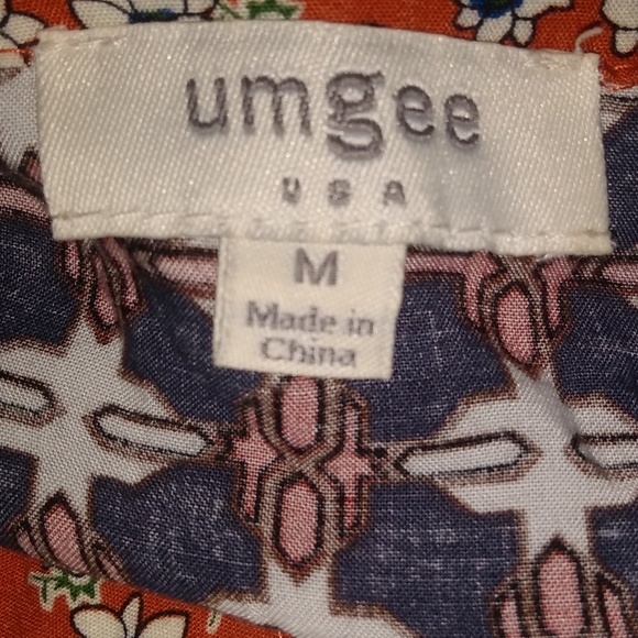 Umgee Floral Boho Flowing V Neck Blouse with elastic Quarter Sleeves Size Medium - Picture 5 of 7